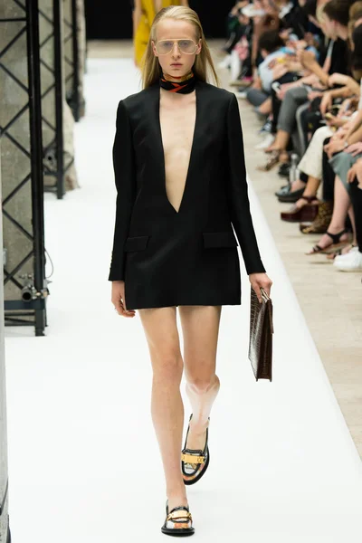 Look 3
